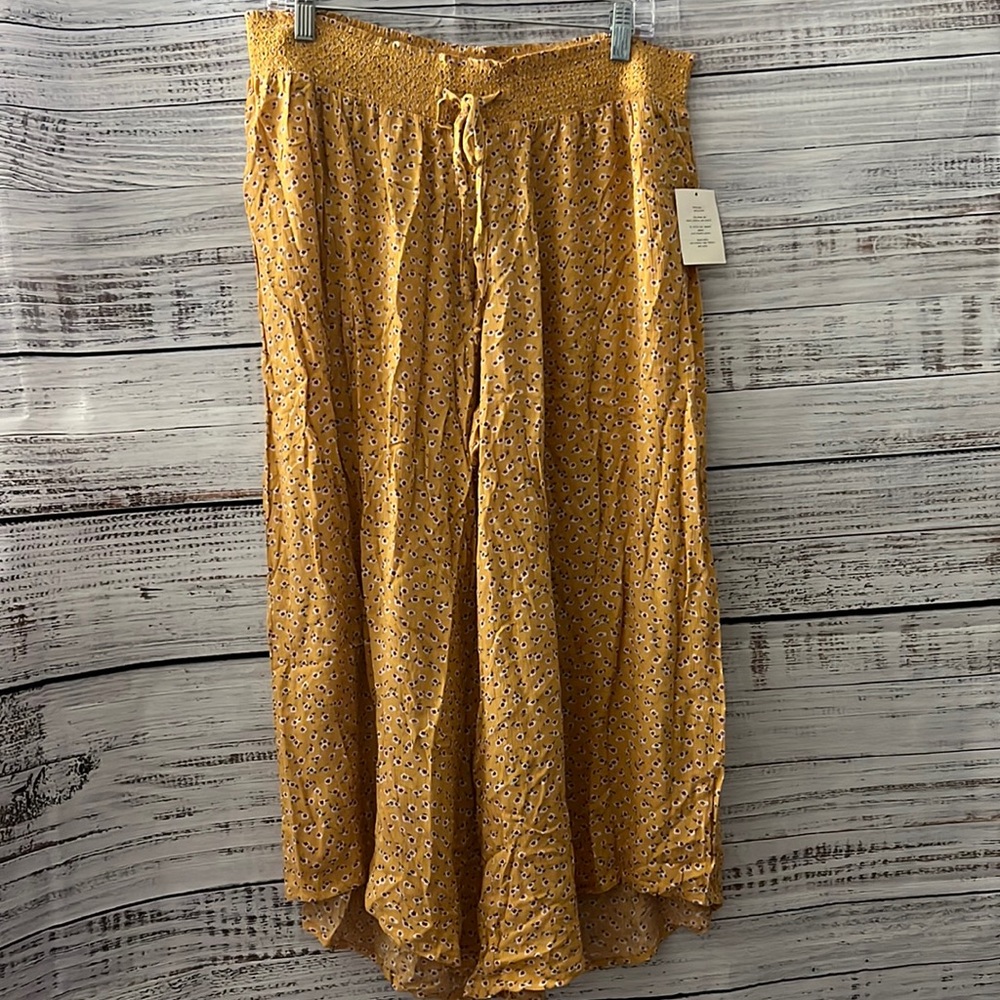 NWT floral print extra wide leg flowy bottoms XL , drawstring is for decoration